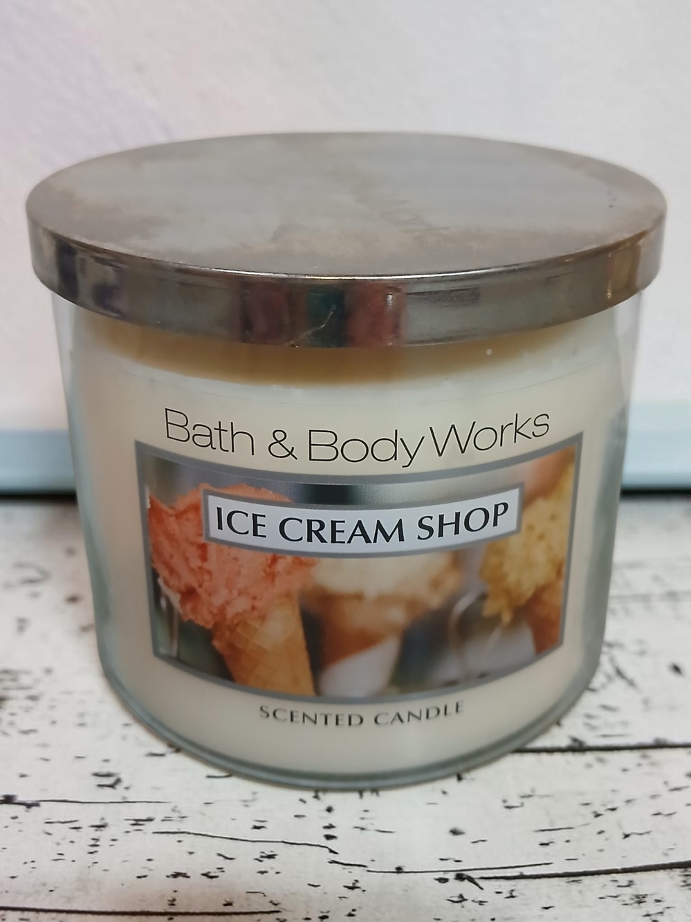 Bath & Body Works Ice Cream Shop Candle — Cream & Silver